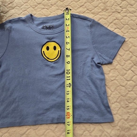 Modern Lux Blue Smiley Face Cropped Y2K Crewneck Tee, Size Medium - Picture 4 of 5